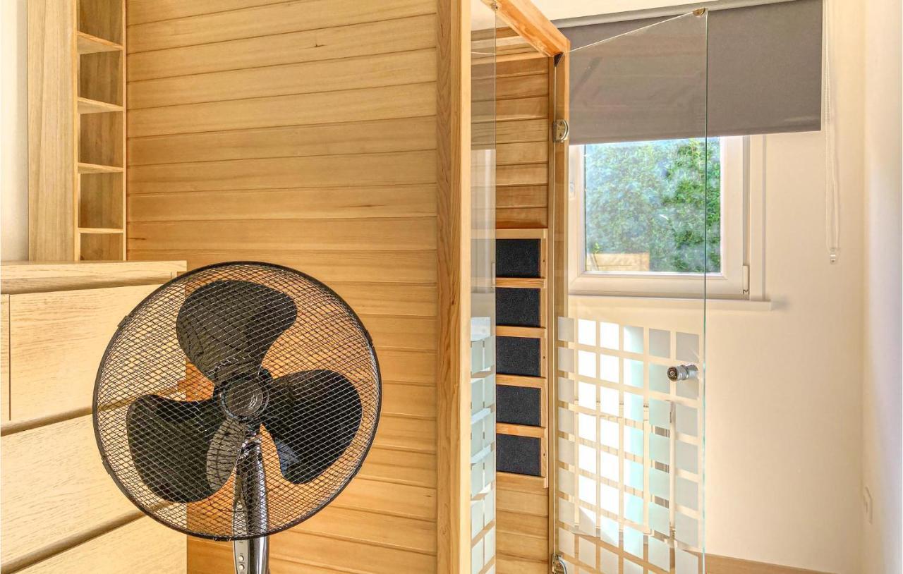 Cozy Home In Heinkenszand With Sauna 외부 사진