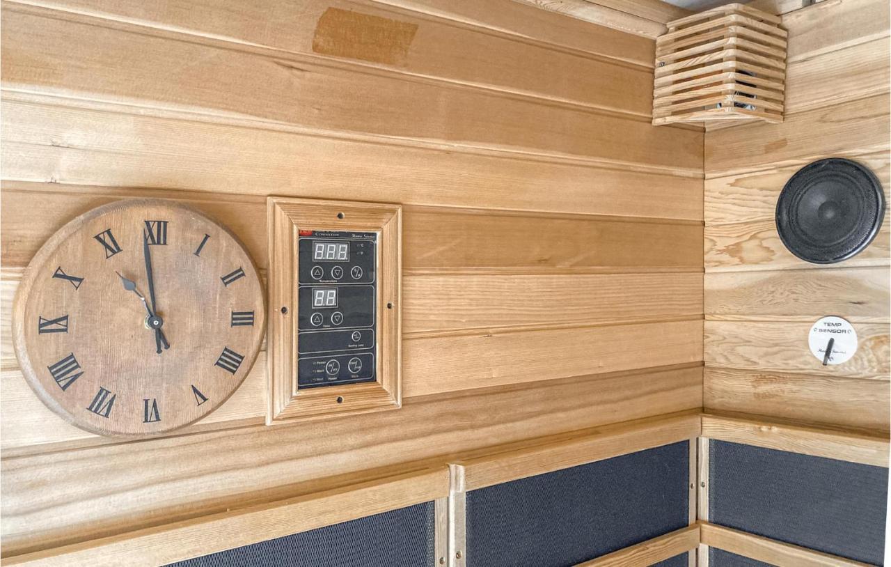 Cozy Home In Heinkenszand With Sauna 외부 사진